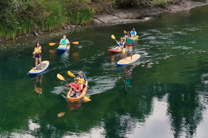 seven people in a group tour of the Columbia River